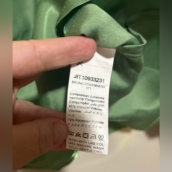 NWOT SHEIN curve Green shimmery raglan long sleeve blouse w/ tie-size 1xl - Picture 6 of 8